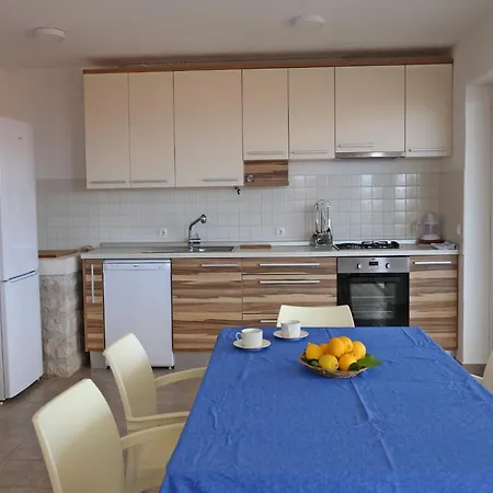 Holiday Home In Korcula With Sea View, Cleaning Included בית נופש *