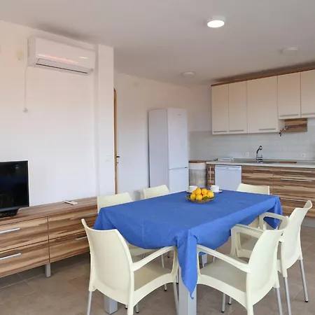Holiday Home In Korcula With Sea View, Cleaning Included בית נופש זבלטיצה